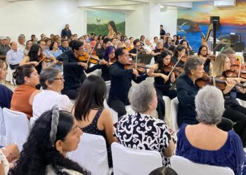 Familias guerrerenses y turistas disfrutan una gala de ópera con la Filarmónica de Acapulco