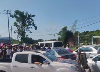 Marchan en Atoyac para recordar a Lucio Cabañas en su aniversario luctuoso