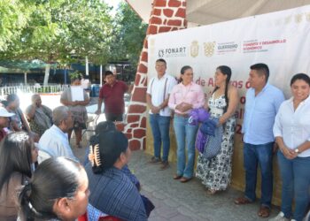 Impulsan economía local con apoyos directos a artesanas y artesanos de Guerrero