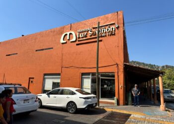 Pequeños comerciantes alertan sobre nueva modalidad de estafa en Zihuatanejo