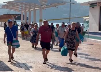 Guías turísticos destacan derrama económica por llegada de cruceros a Ixtapa-Zihuatanejo