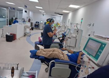 Crisis en hemodiálisis del Hospital IMSS-Bienestar de Zihuatanejo agrava estado de pacientes renales