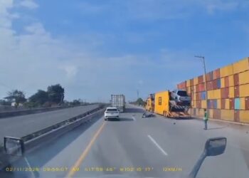 Motociclista fallece tras colisionar contra tractocamión en La Unión