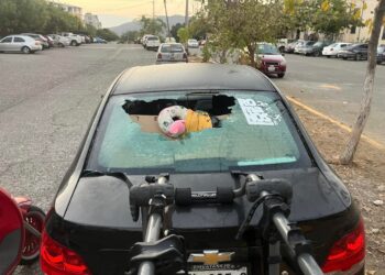 Denuncian vandalismo a vehículo en Infonavit El Hujal