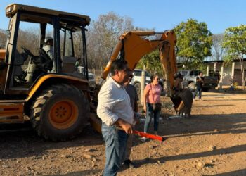 Inicia pavimentación en la colonia Texas en la cabecera municipal de La Unión