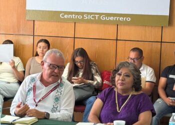 Avanza la construcción de caminos artesanales en la sierra, gobierno del estado y SICT refuerzan coordinación