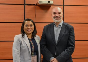 Plantea Beatriz Mojica que productores de mezcal paguen menos impuestos