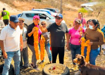 Se reúne Félix Salgado con habitantes de El Faro, en Chilpancingo