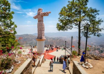 Acapulco lidera la actividad turística con 60.1% de ocupación hotelera