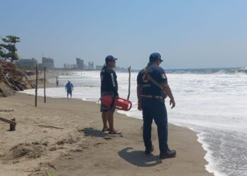 SGIRPCGRO refuerza acciones preventivas por efectos del fenómeno Mar de Fondo en playas de Guerrero