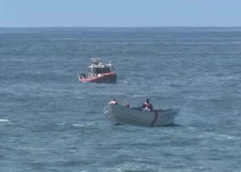 Acapulco: hallan muertos a dos pescadores arrastrados por mar de fondo