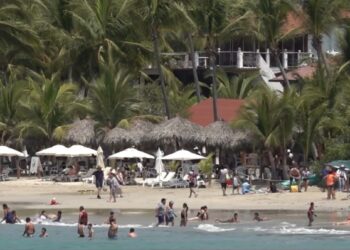 Fin de semana largo deja saldo positivo en sector turístico de Zihuatanejo