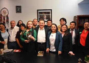 Recibe Beatriz Mojica a estudiantes de la UAGro en el Senado
