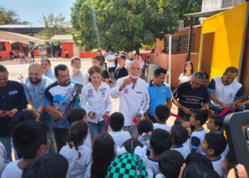 Francisco Sotelo inaugura barda perimetral número 17 de escuela primaria
