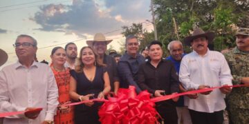 Participa Alejandro Bravo en la inauguración de la Fexpo Petatlán