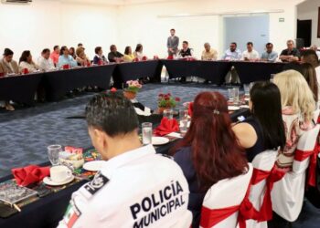 Gobierno del Estado de Guerrero, Fiscalía General del Estado, gobierno municipal dialogan en el sector productivo de Taxco