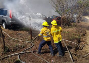 Liquidado en su totalidad el incendio en corralón de vehículos de Acapulco: SGIRPCGRO 