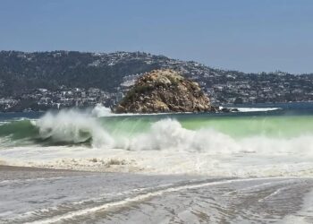 Alertan por mar de fondo en costas de Guerrero; piden extremar precauciones