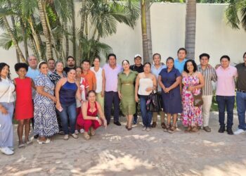 Se reúne Alejandro Bravo con dirigentes de Zihuatanejo, La Unión y Ometepec