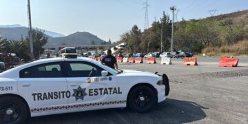 Tránsito Estatal refuerza la seguridad y apoyo vial ante el arribo masivo de visitantes al puerto de Acapulco.