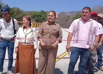 Inauguran puente El Naranjo en Coahuayutla; obra pone fin a años de incomunicación