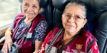 Evelyn Salgado respaldada a adultos mayores en su proceso de solicitud de Visa americana