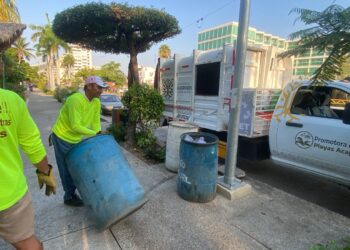 Refuerzan limpieza en playas de Acapulco durante el Tianguis Turístico de México