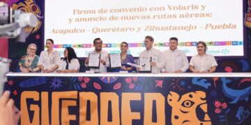 Firma Evelyn Salgado convenio con la empresa Volaris para poner en funcionamiento dos rutas aéreas