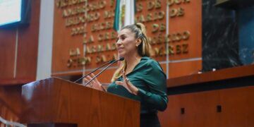 PROPONE DIPUTADA SESIÓN SOLEMNE ANUAL CON MOTIVO DEL DÍA DE LA BANDERA EN IGUALA