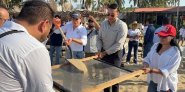 Fortalecen conservación ambiental con limpieza de playas en Pie de la Cuesta
