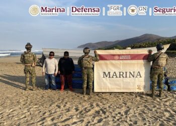 MARINA ASEGURA EMBARCACIÓN CON 26 BULTOS DE PRESUNTA COCAÍNA FRENTE A LAS COSTAS DE GUERRERO