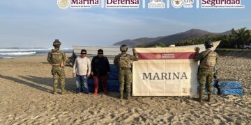MARINA ASEGURA EMBARCACIÓN CON 26 BULTOS DE PRESUNTA COCAÍNA FRENTE A LAS COSTAS DE GUERRERO