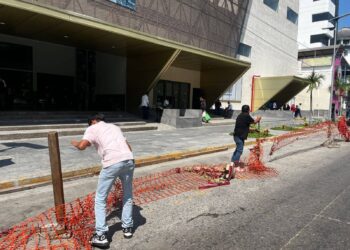 Libera Gobierno de Acapulco vialidades y banquetas en zona turística