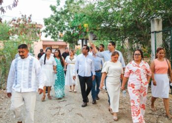 Develan letras monumentales en playas Troncones y Majahua para fortalecer promoción turística