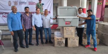 Entrega de apoyos pesqueros a cooperativas del municipio de La Unión