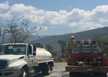 Gobierno del estado refuerza labores para sofocar incendio en relleno sanitario del Huiteco