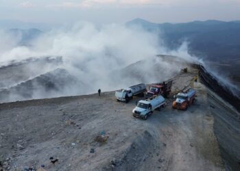 Gobierno de Guerrero intensifica operativo en el Huiteco para contener incendio en relleno sanitario
