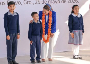 Encabeza Evelyn Salgado homenaje al lábaro patrio en la escuela primaria “Quetzalcóatl” de Chilpancingo 