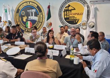 Participa Gobierno de Abelina López en Sesión del Comité Local de Cruceros
