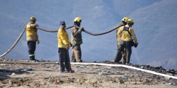 La SGIRPCGRO reporta control del 70 por ciento en incendio del relleno sanitario de Chilpancingo