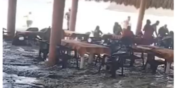 Mar de fondo provoca afectaciones en playas de Costa Grande; rescatan a dos mujeres en Acapulco
