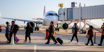 Amplían su conectividad aérea Acapulco y Zihuatanejo con nuevos vuelos de Volaris