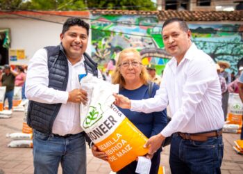 Sagadegro entrega semilla mejorada de maíz en General Heliodoro Castillo