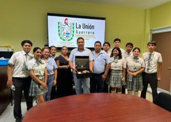 Padrino Estudiantes del CBTA 177 nombran padrino de generación al alcalde José Francisco Suazo Espino