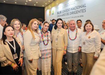 Reconoce Evelyn Salgado la labor de los trabajadores del Sector Salud