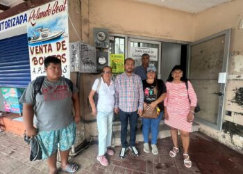 Se manifiestan trabajadores en la Junta local de Conciliación y Arbitraje de Zihuatanejo, denuncian corrupción del presidente