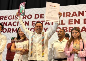 Iván Hernández se registra y llama a defender la identidad de Morena en Guerrero