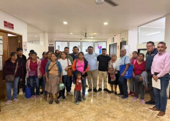 Gobierno del estado brinda atención integral a pobladores de Huitzapula