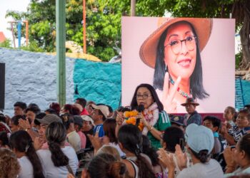 VISITA ESTHELA DAMIÁN EL COLOSO PARA PRESENTAR “GUERRERO DEL FUTURO”