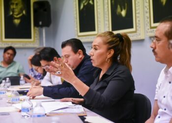 Presentan iniciativa para garantizarla paridad de género en las notarías